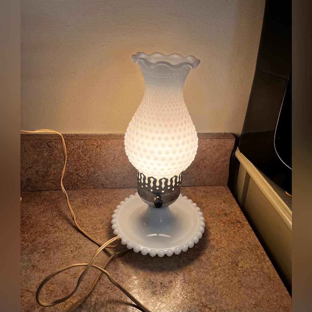 Hobnail Milk Glass 11" Lamp VTG Hurricane Electric Parlor Table Boudoir Works - Picture 9 of 12